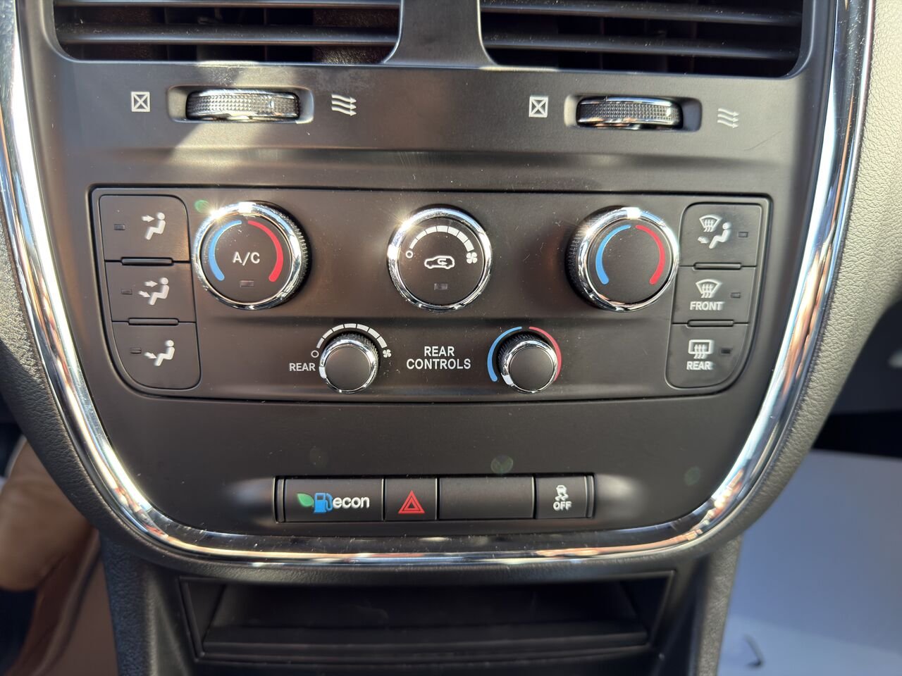 2019 Dodge Grand Caravan Red Thetford Mines - photo #24