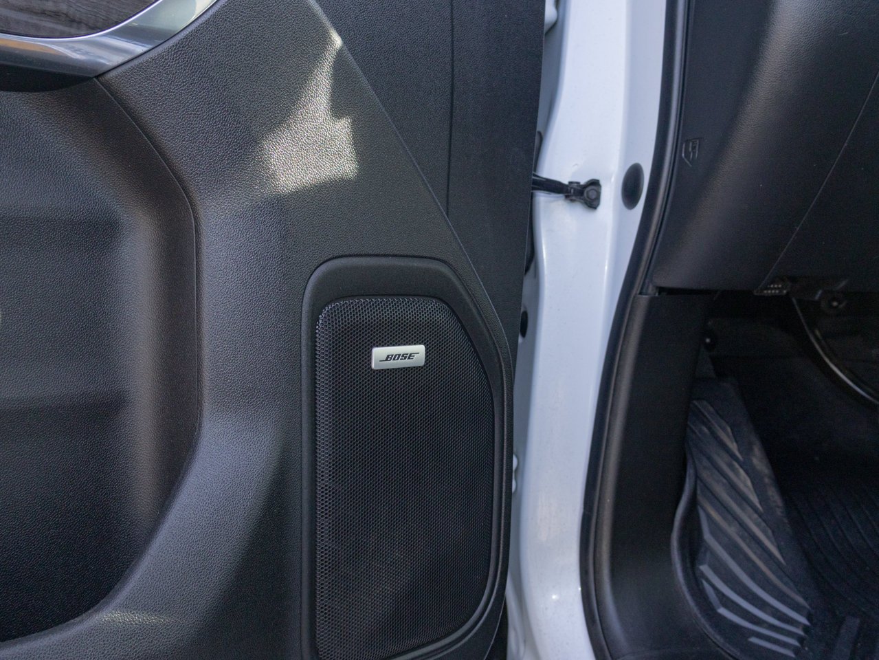 2020 Chevrolet Silverado 2500HD 4WD Crew Cab 159 LTZ White Sherwood Park - photo #21