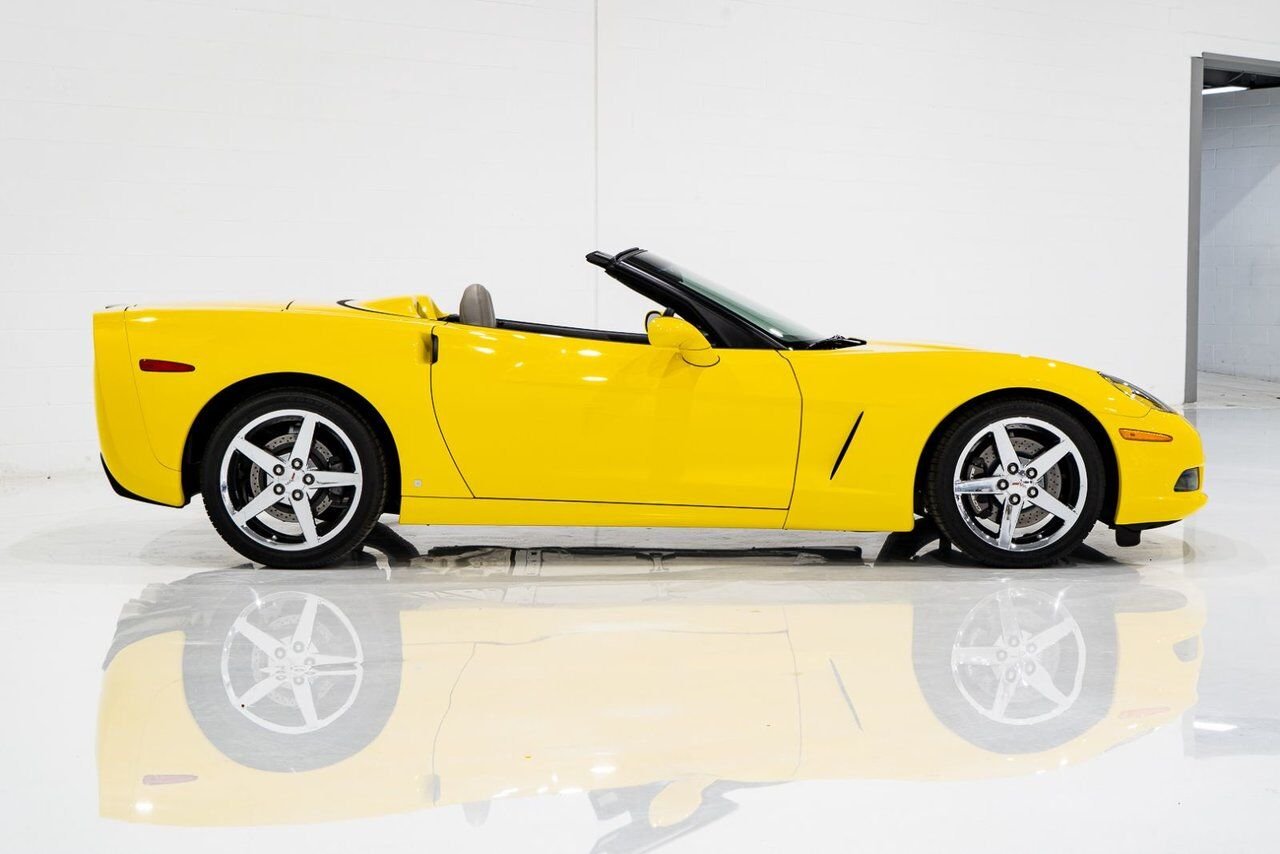 Chevrolet Corvette PRIX EN USD | With Only 900km (563mi) From New With Window Sticker 2008 Jaune Montréal - photo #27