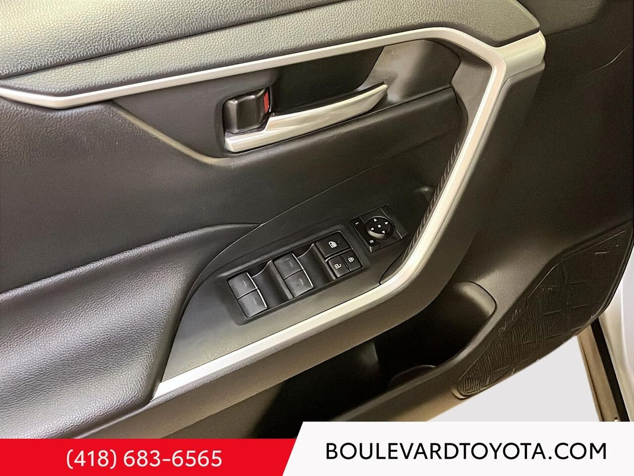 Toyota RAV4 Hybride 100665A-3 | SE, AWD 2023 Argent Québec - photo #7