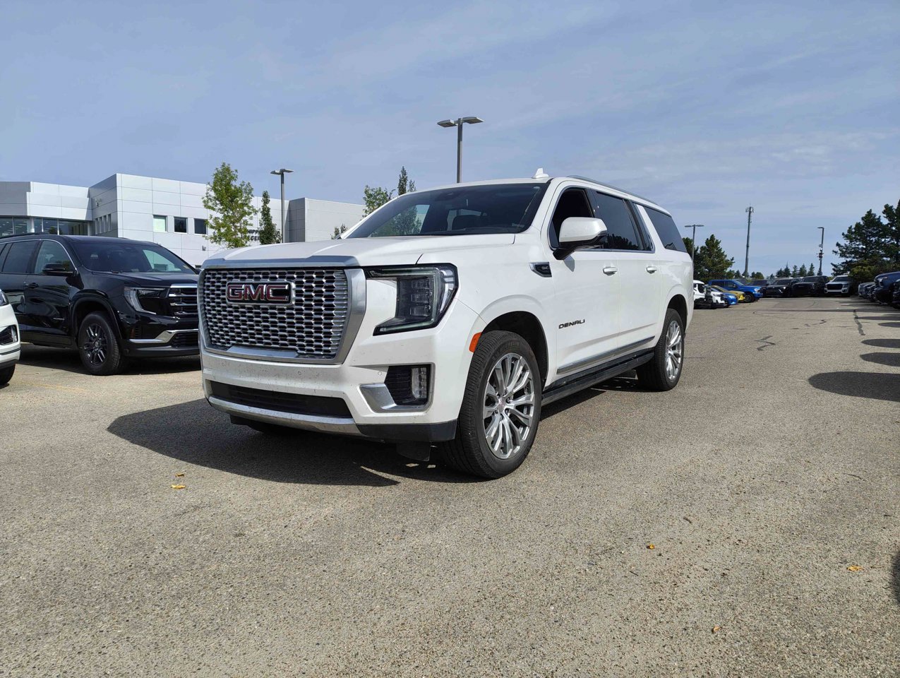 2023 GMC Yukon XL 4WD 4dr Denali White Sherwood Park - photo #3