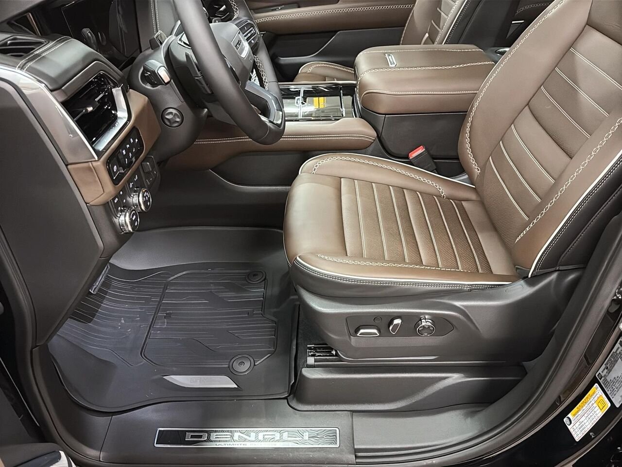 GMC Yukon DENALI ULTIMATE 4RM 2027 NOIR ONYX Saint-Hyacinthe - photo #8