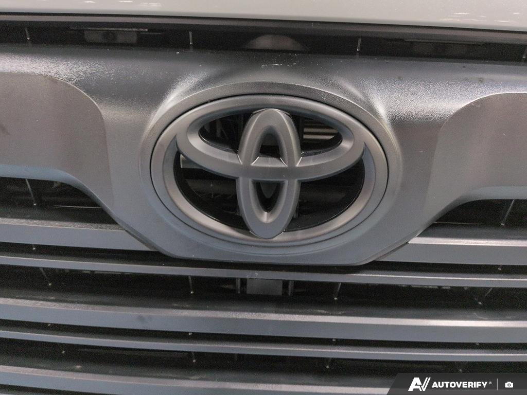 2025 Toyota Tundra S2501294 | 4x4 Crewmax Limited Hybrid White Edmonton - photo #8