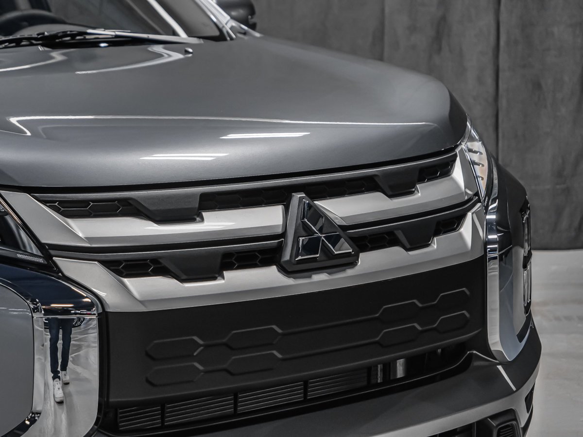 2027 Mitsubishi RVR SE Titanium Grey Montreal - photo #19