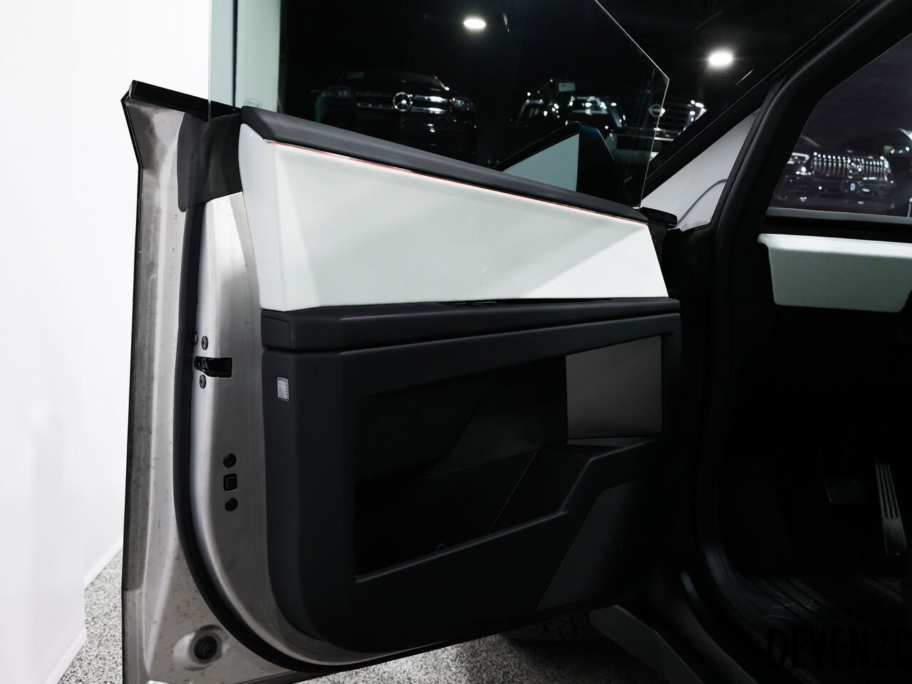 2024 Tesla Cybertruck Silver Saint-Eustache - photo #10