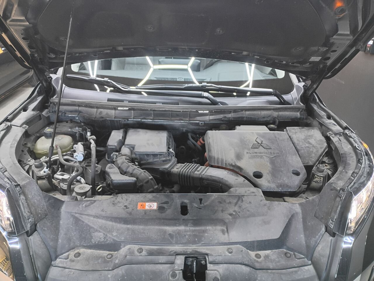2023 Mitsubishi Outlander Plug-In Hybrid Black Blainville - photo #33