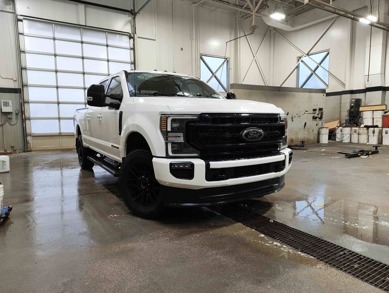 2022 Ford Super Duty F-350 LARIAT 4WD Crew Cab 6.75' Box White Sherwood Park - photo #1