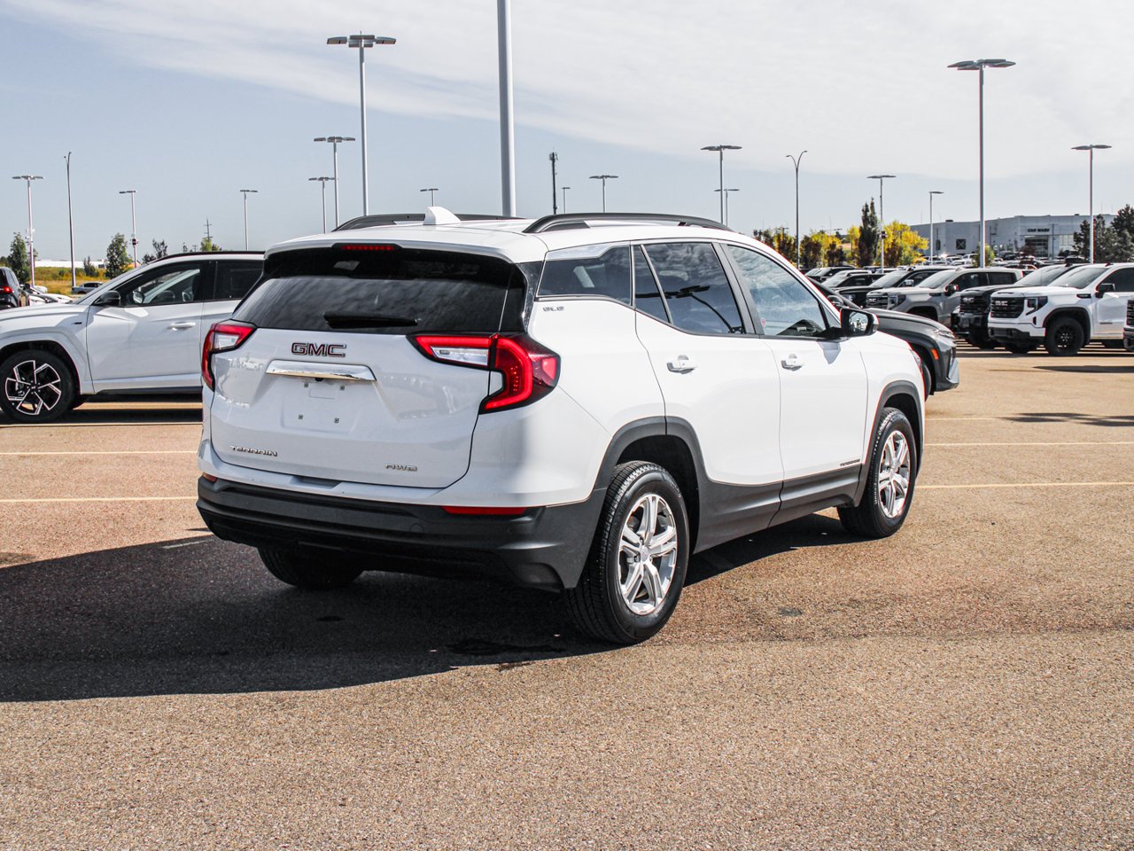 2024 GMC Terrain AWD 4dr SLE White Sherwood Park - photo #8