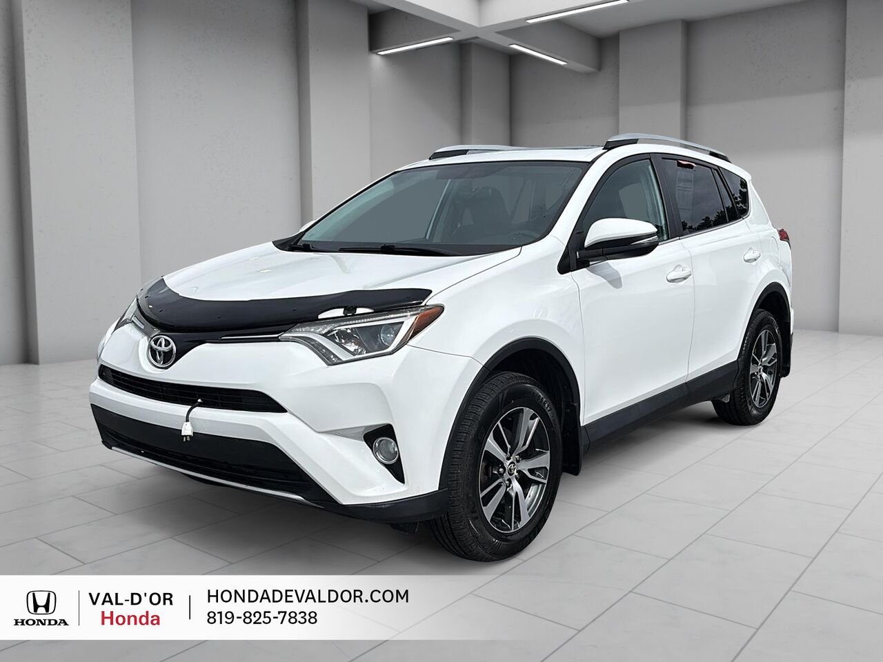 2016 Toyota RAV4 AWD 4 portes XLE White Val-d'Or - photo #0