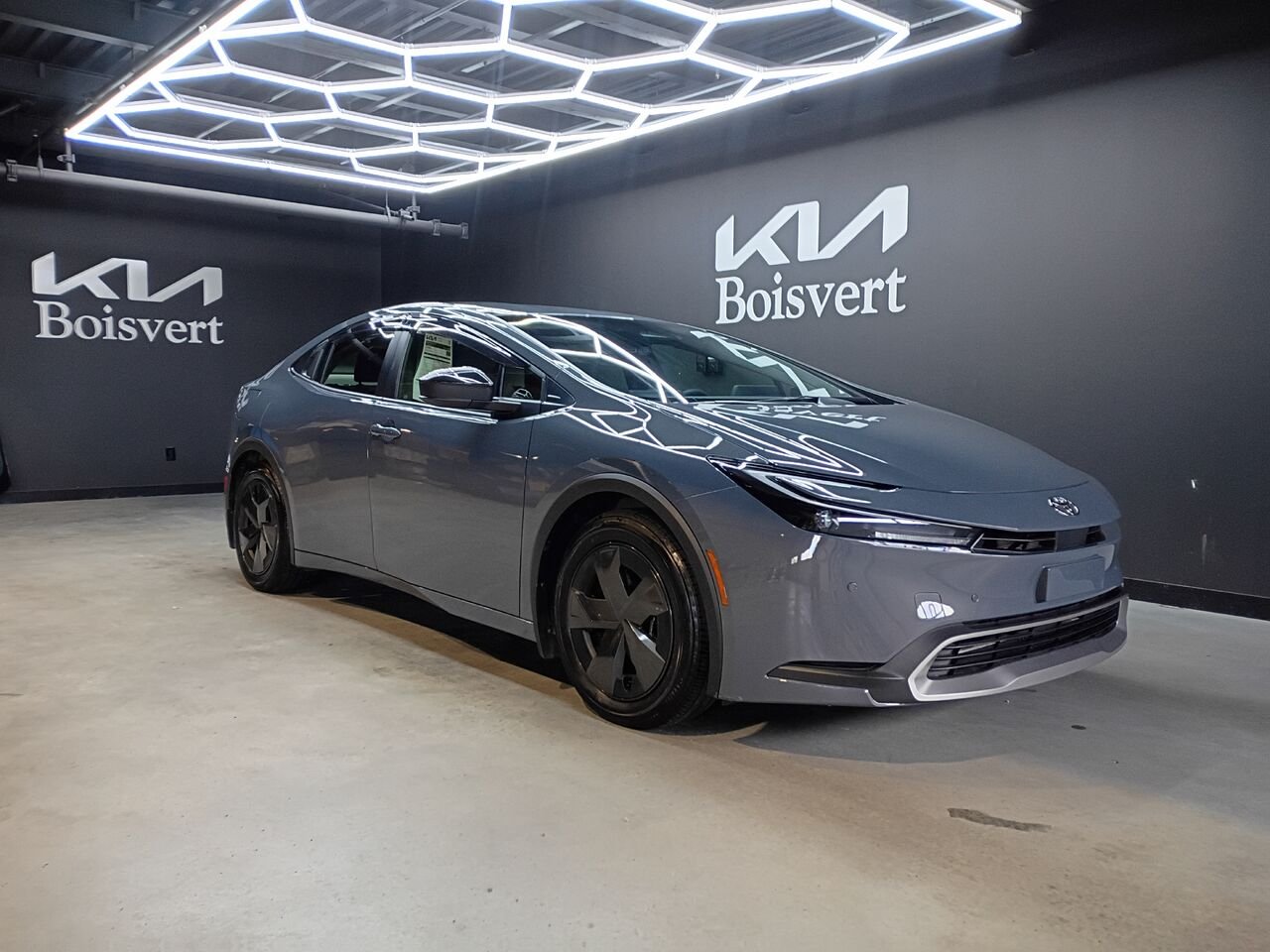 2024 Toyota Prius Prime Grey Blainville - photo #2
