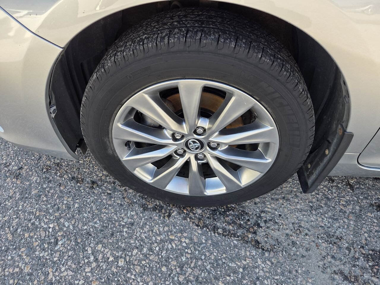 Toyota CAMRY XLE 2017 Argent Mont-Laurier - photo #8