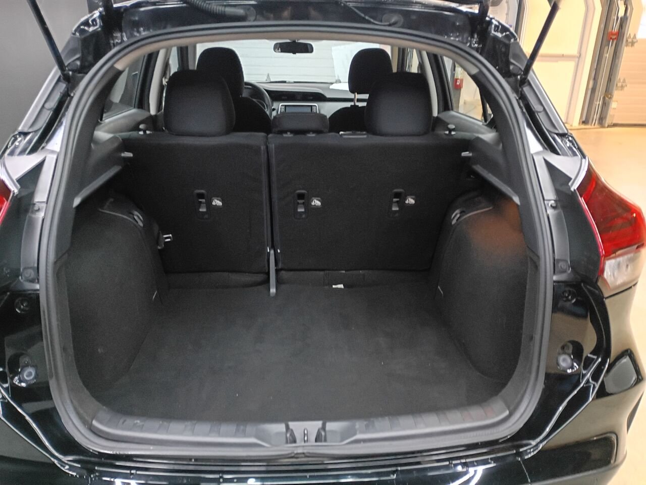 2021 Nissan Kicks Black Blainville - photo #10