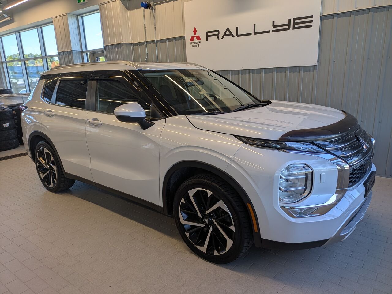 2022 Mitsubishi Outlander White Gatineau - photo #0