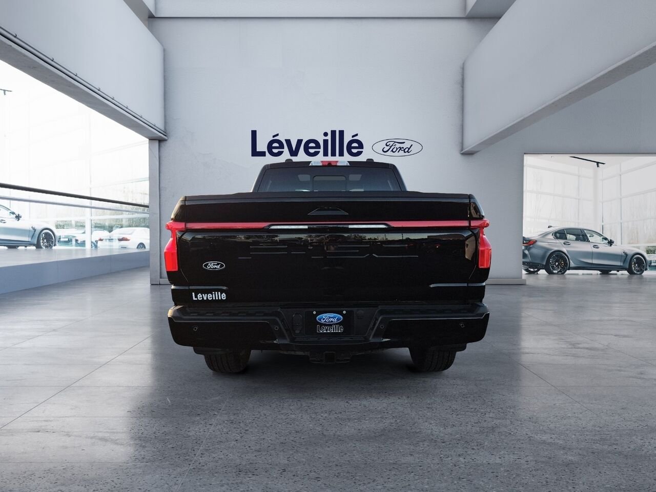 2025 Ford F-150 Lightning Black Saint-Jérôme - photo #2