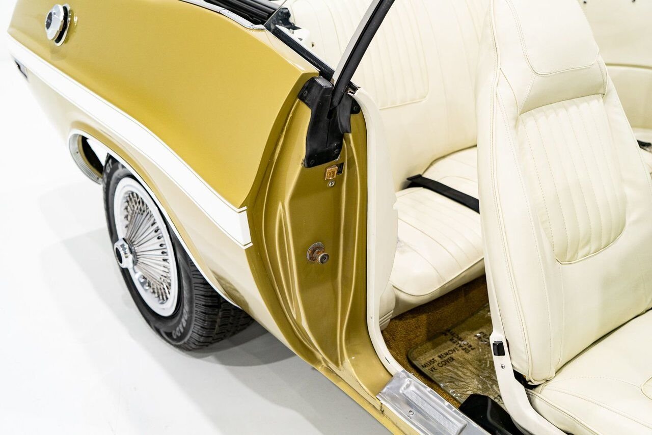 1971 Dodge Challenger *PRIX EN USD* Convertible Fully restored to desirable specifications Gold Montreal - photo #78