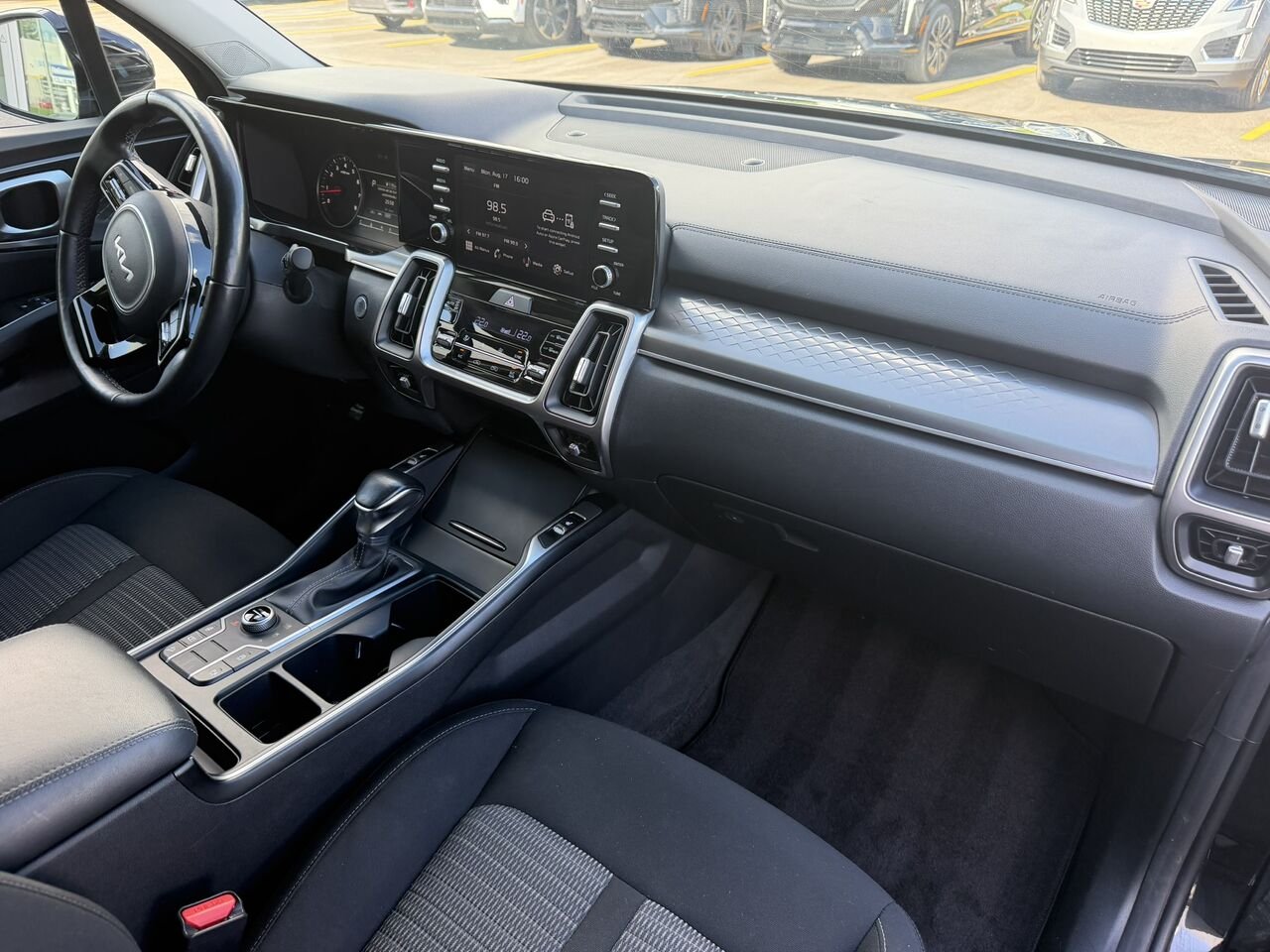 2023 Kia Sorento LX Premium AWD 7 PASSAGERS Black Laval - photo #19