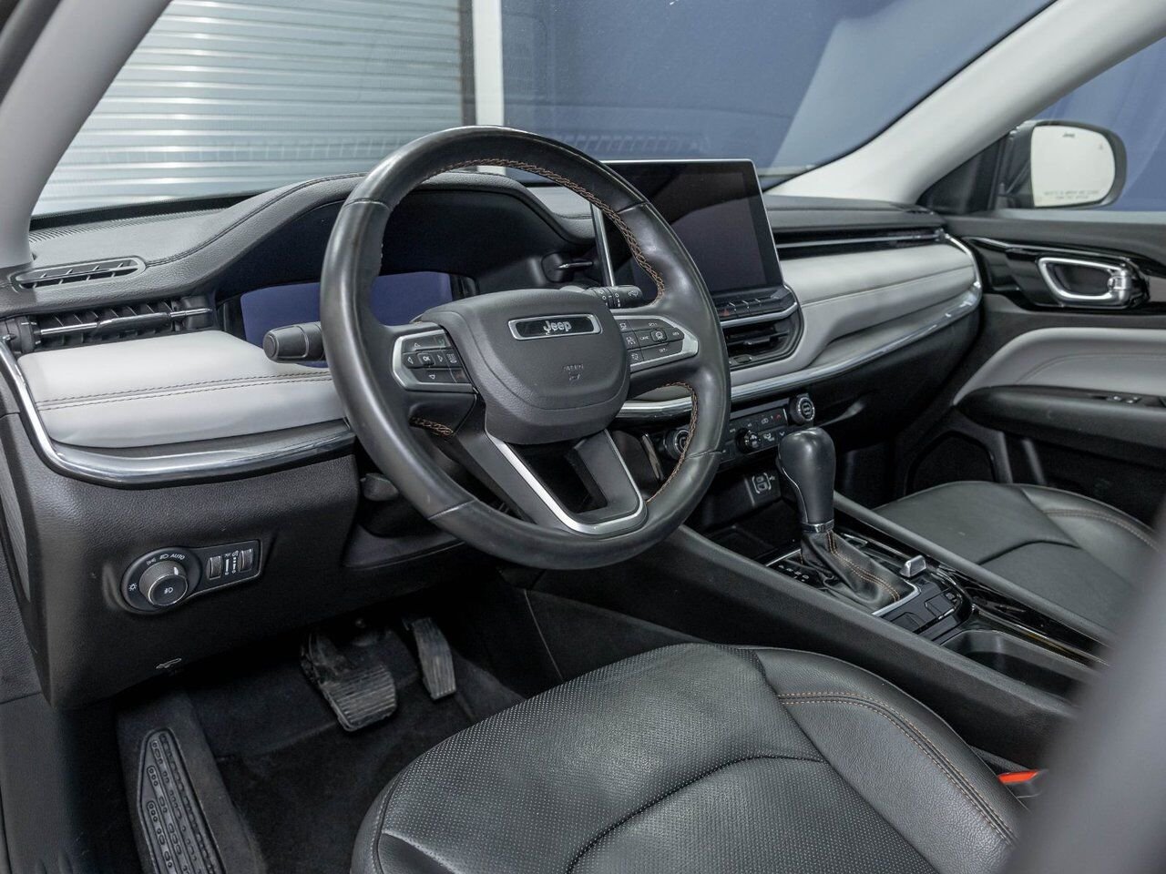 2022 Jeep Compass LIMITED 4X4 *TOIT* NAV CUIR SIÈGES VENTIL ALPINE Granite Crystal Saint-Jérôme - photo #1