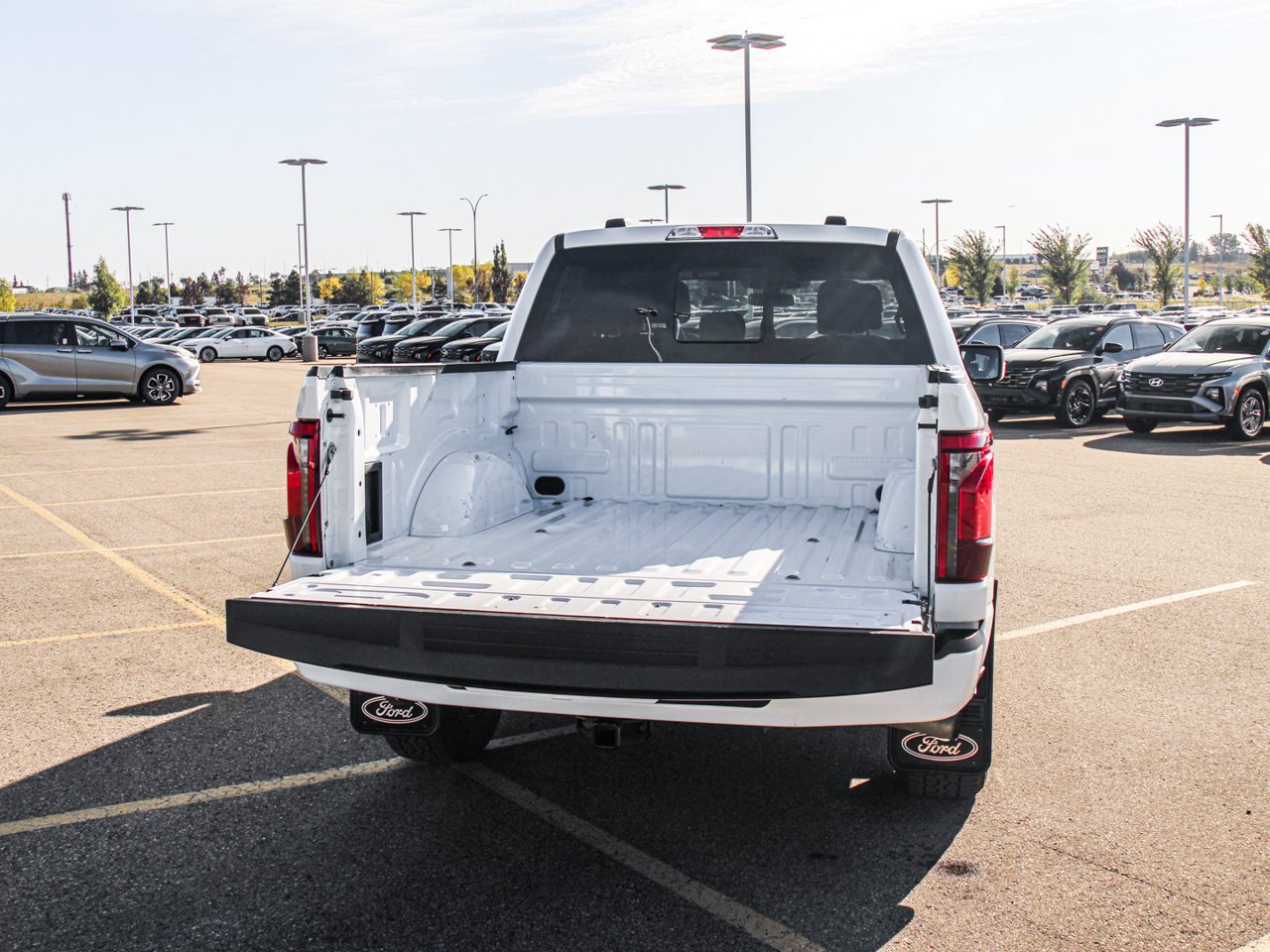 2025 Ford F-150 XLT 4WD SuperCrew 5.5' Box White Sherwood Park - photo #7