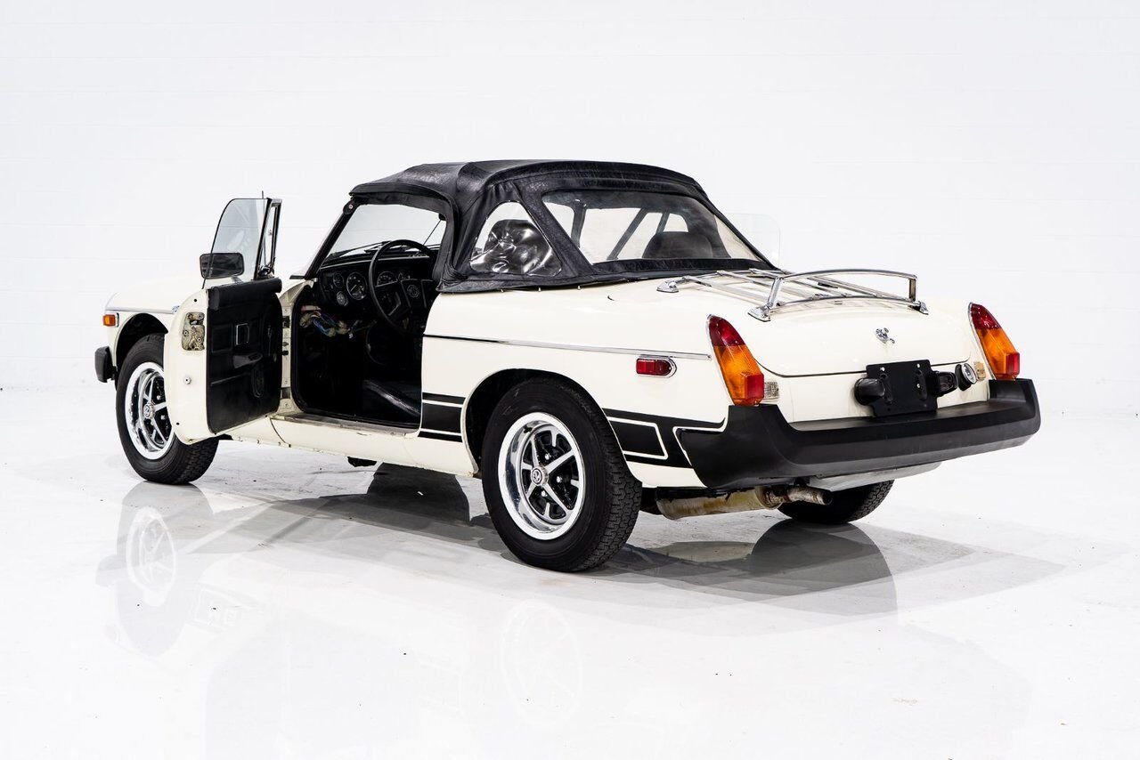 MG B Beautifully presented from former complete restoration 1979 Blanc Montréal - photo #65
