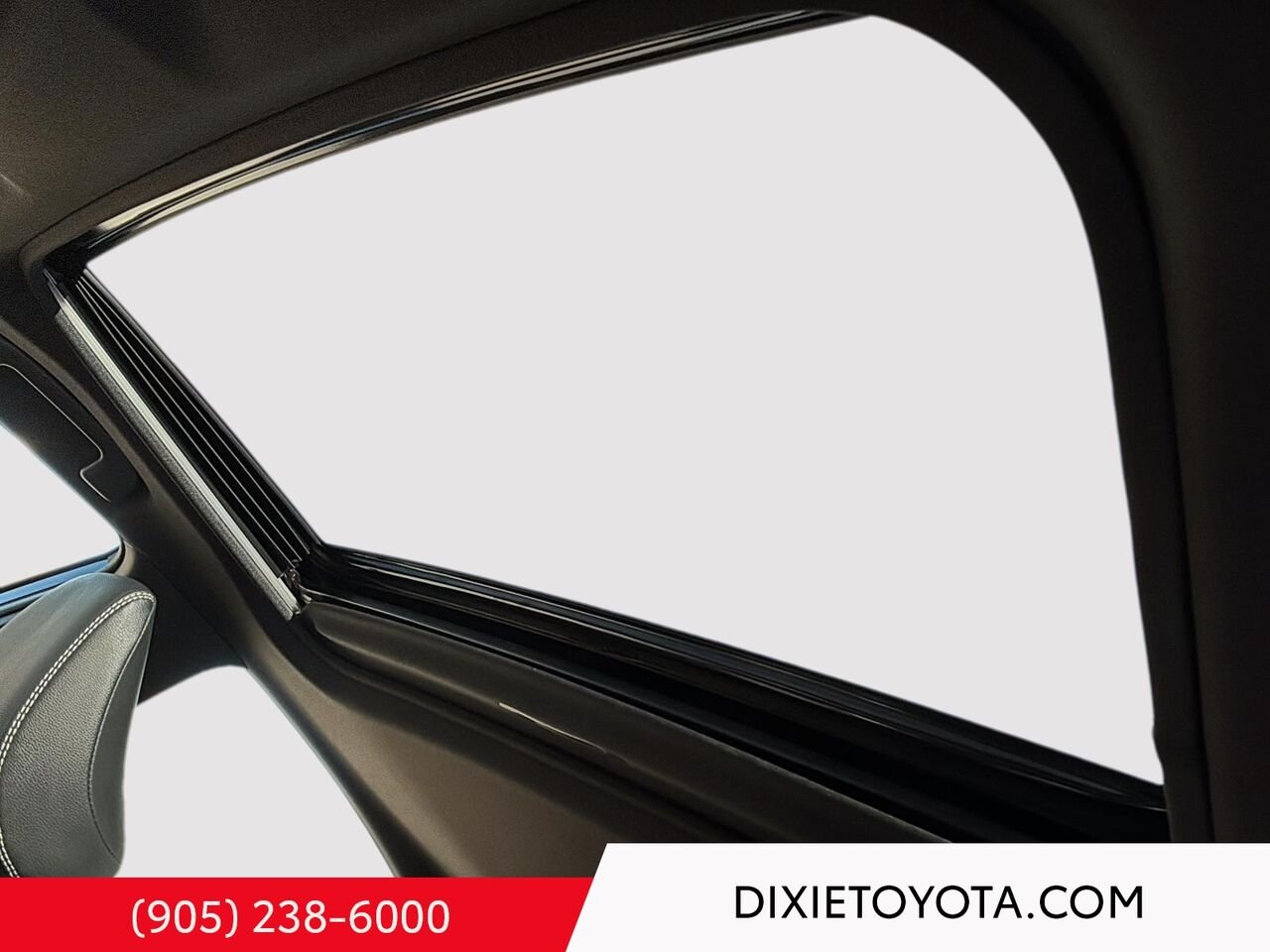 2025 Toyota Camry HYBRID SE UPGRADE AWD / CLEAN CARFAX / HEATED SEATS / MOONROOF / CARPLAY AND ANDROID AUTO Black Mississauga - photo #10