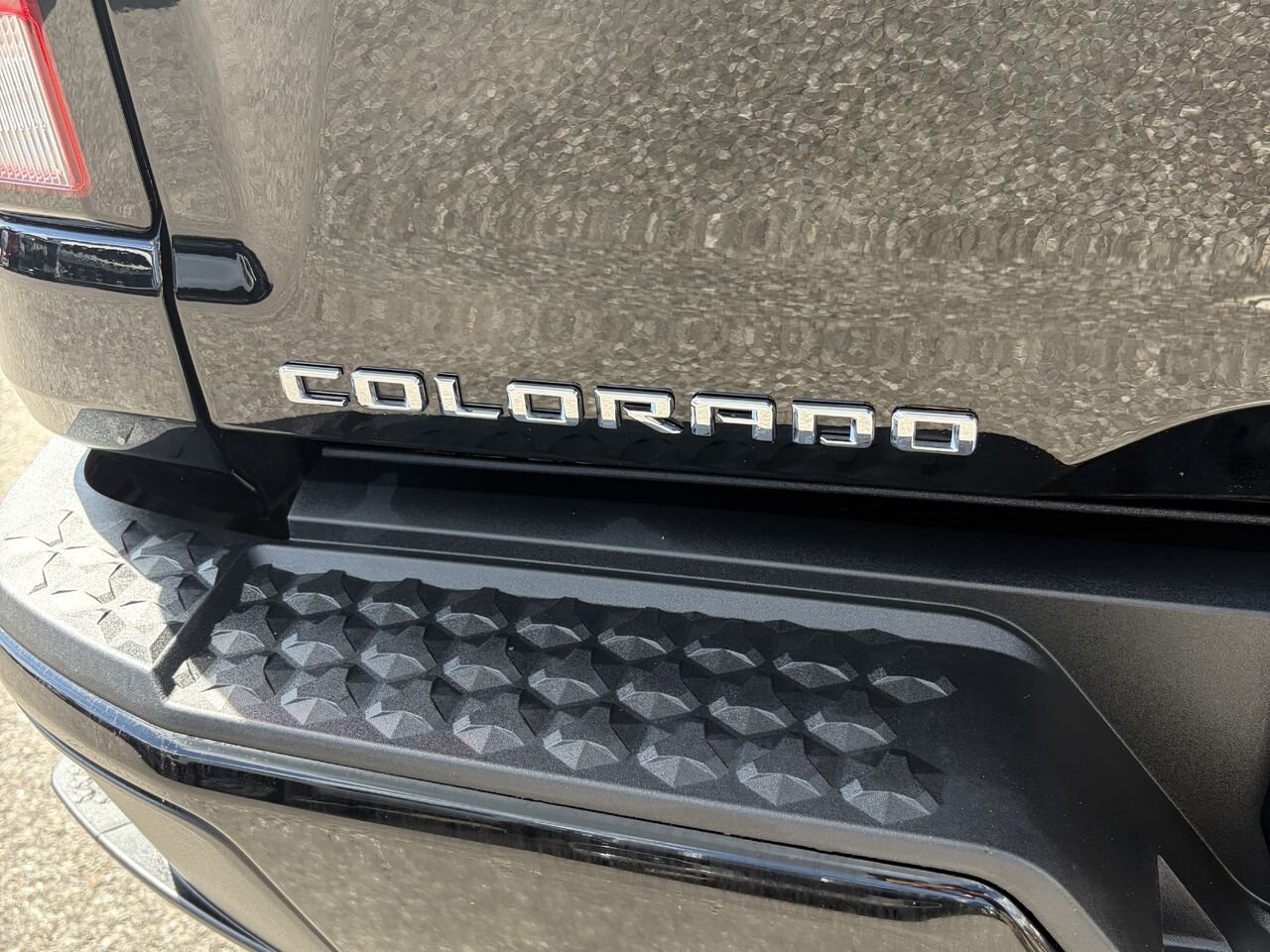 CHEVROLET COLORADO WT cabine multiplace 4RM 2024 Noir Gatineau - photo #13
