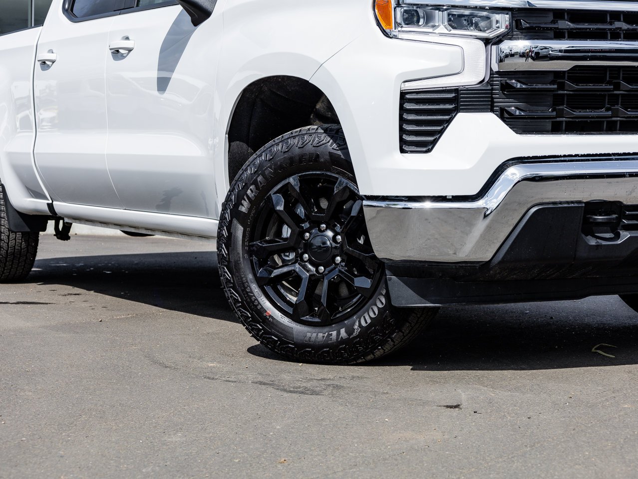 2026 Chevrolet Silverado 1500 4WD Crew Cab 147 LT White Sherwood Park - photo #5