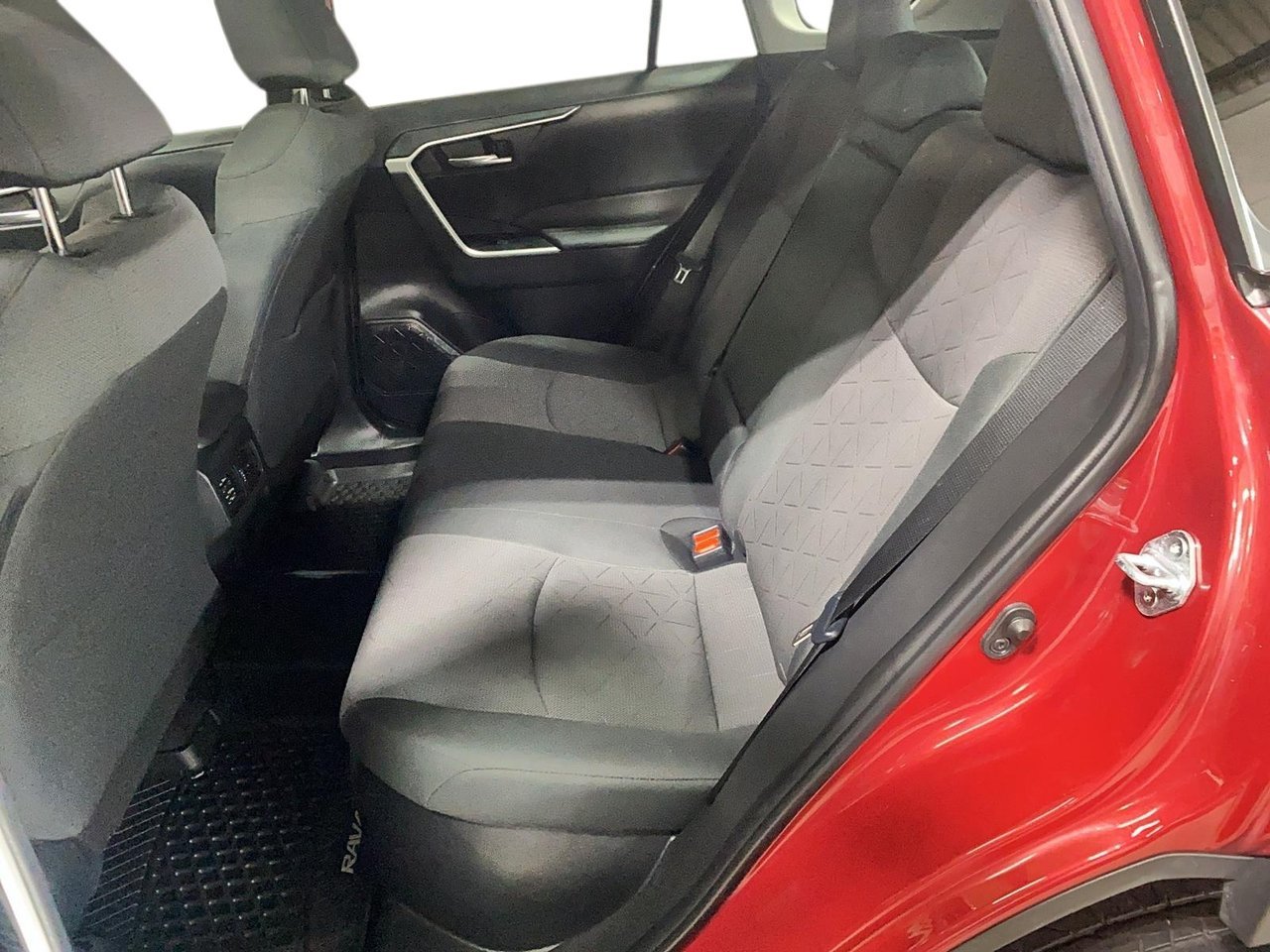 2023 Toyota RAV4 Hybrid XLE Ruby Flare Pearl Baie-Comeau - photo #6