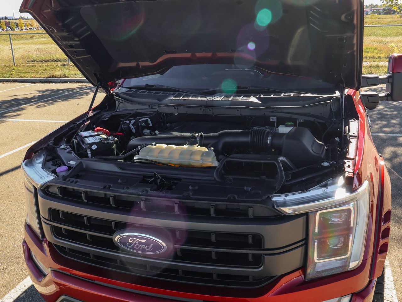 2021 Ford F-150 LARIAT 4WD SuperCrew 6.5' Box Red Sherwood Park - photo #9