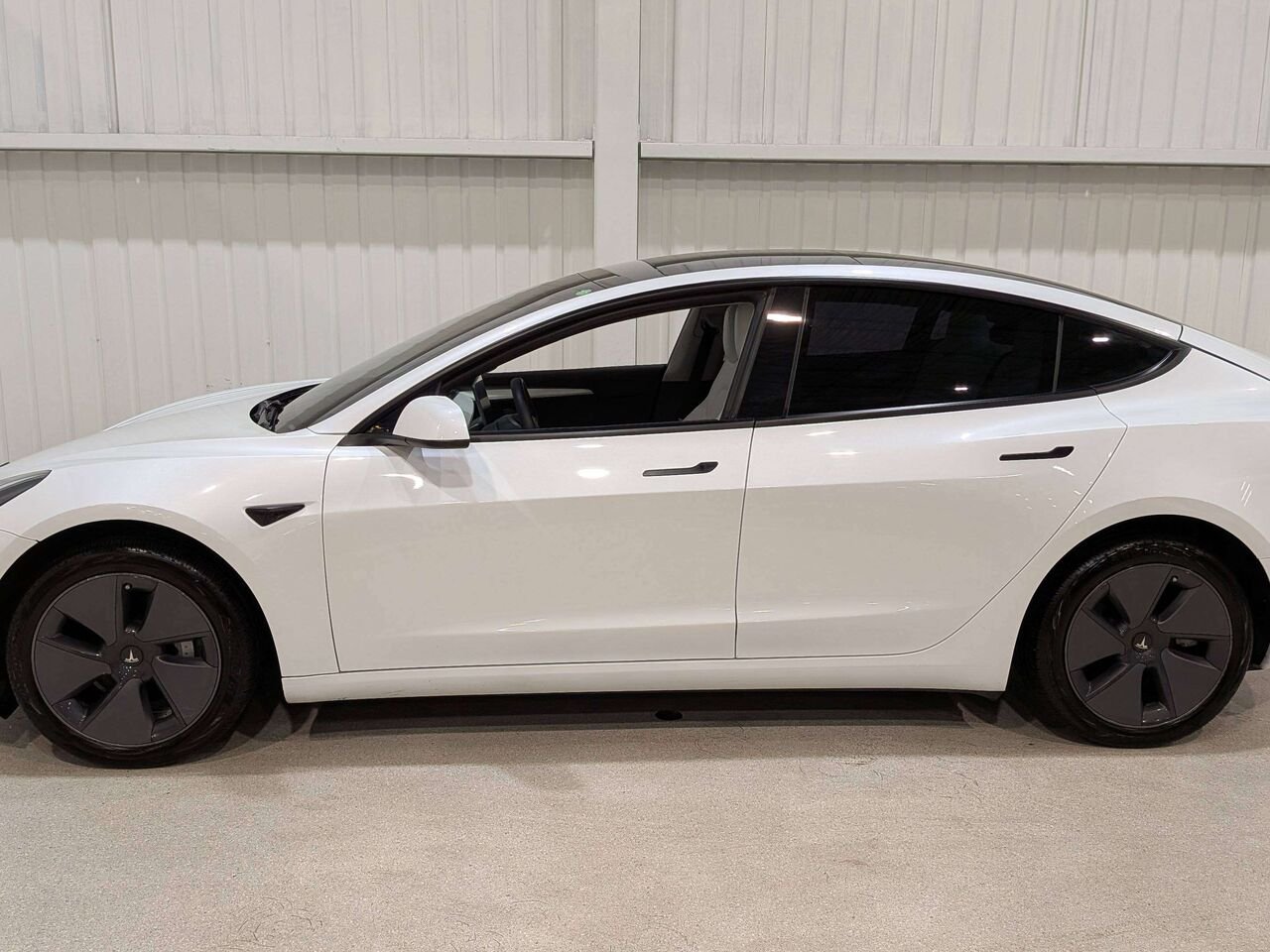 2022 Tesla Model 3 Standard Range RWD *Ltd Avail* White Val-David - photo #4