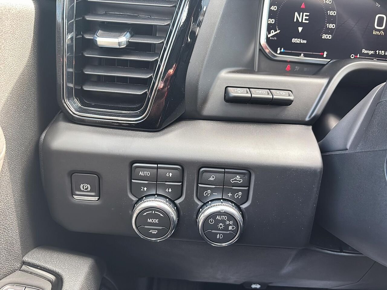 GMC Sierra 1500 AT4 cabine multiplace 4RM 147 po 2026 STERLING METALLISE Saint-Hyacinthe - photo #15
