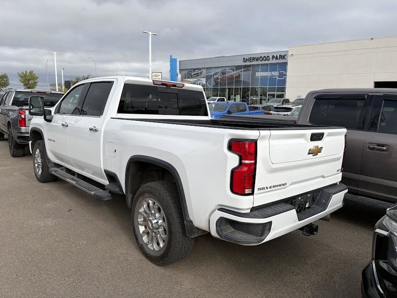 2025 Chevrolet Silverado 3500HD 4WD Crew Cab 159 LTZ White Sherwood Park - photo #3