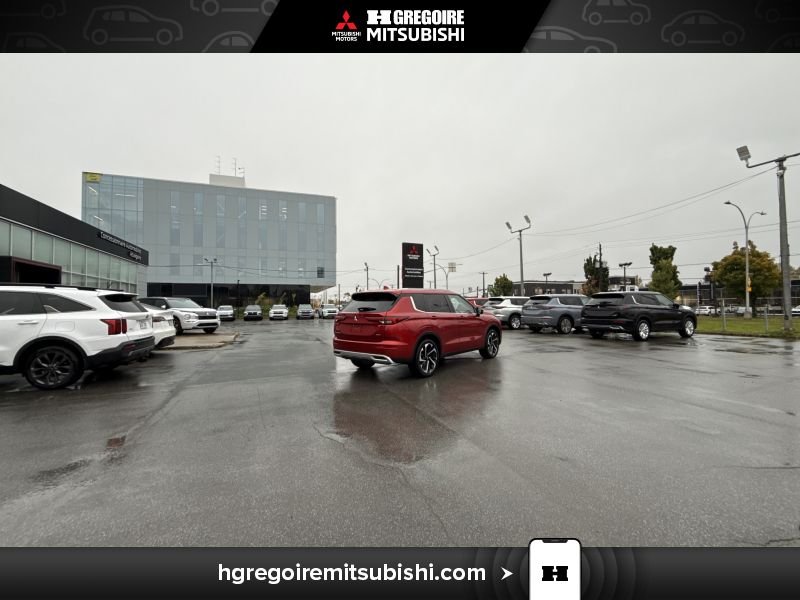 2024 Mitsubishi Outlander Red Laval - photo #10