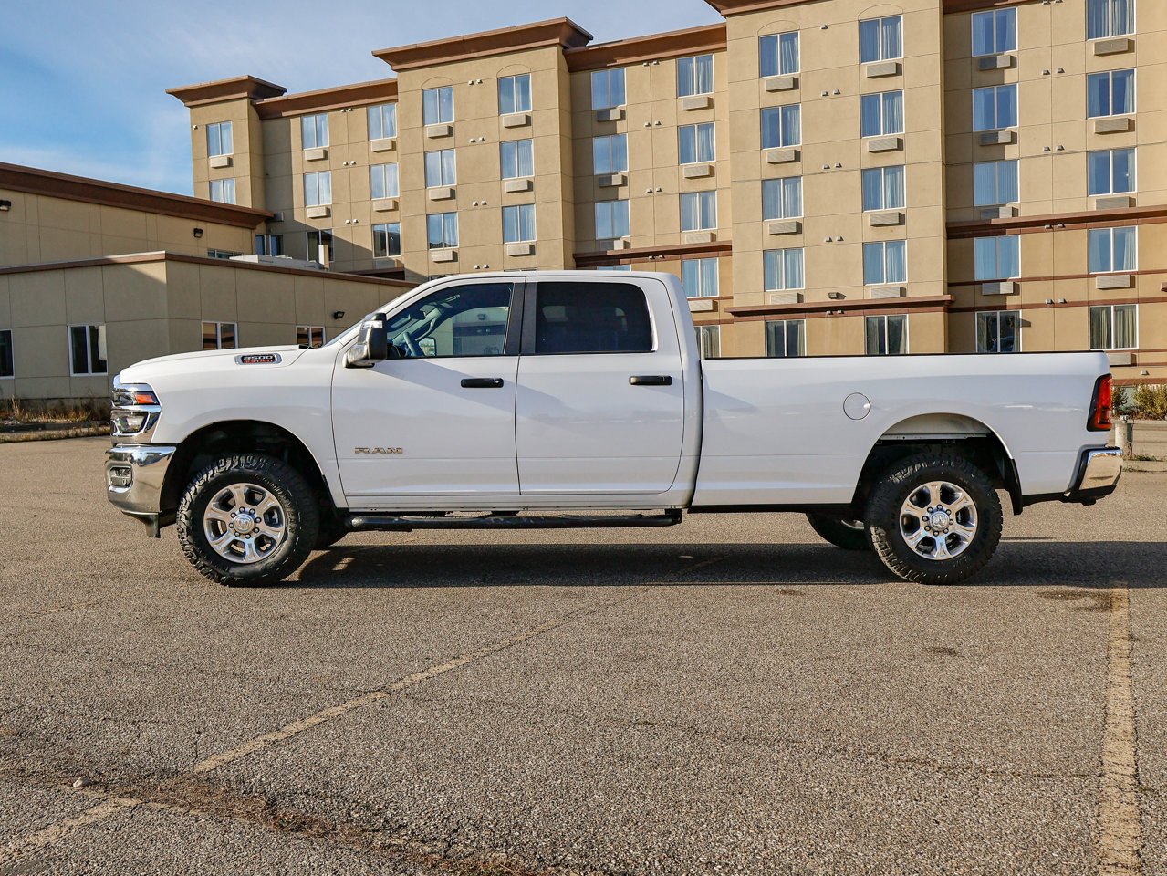 2026 Ram 3500 Big Horn 4x4 Crew Cab 8' Box White Sherwood Park - photo #9