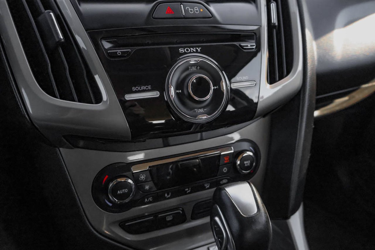 2012 Ford Focus 5dr HB SEL Red Sherwood Park - photo #21