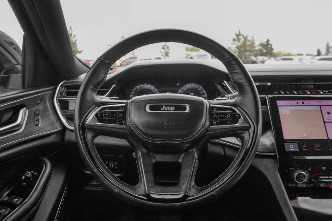 2023 Jeep Grand Cherokee Overland 4x4 White Sherwood Park - photo #19