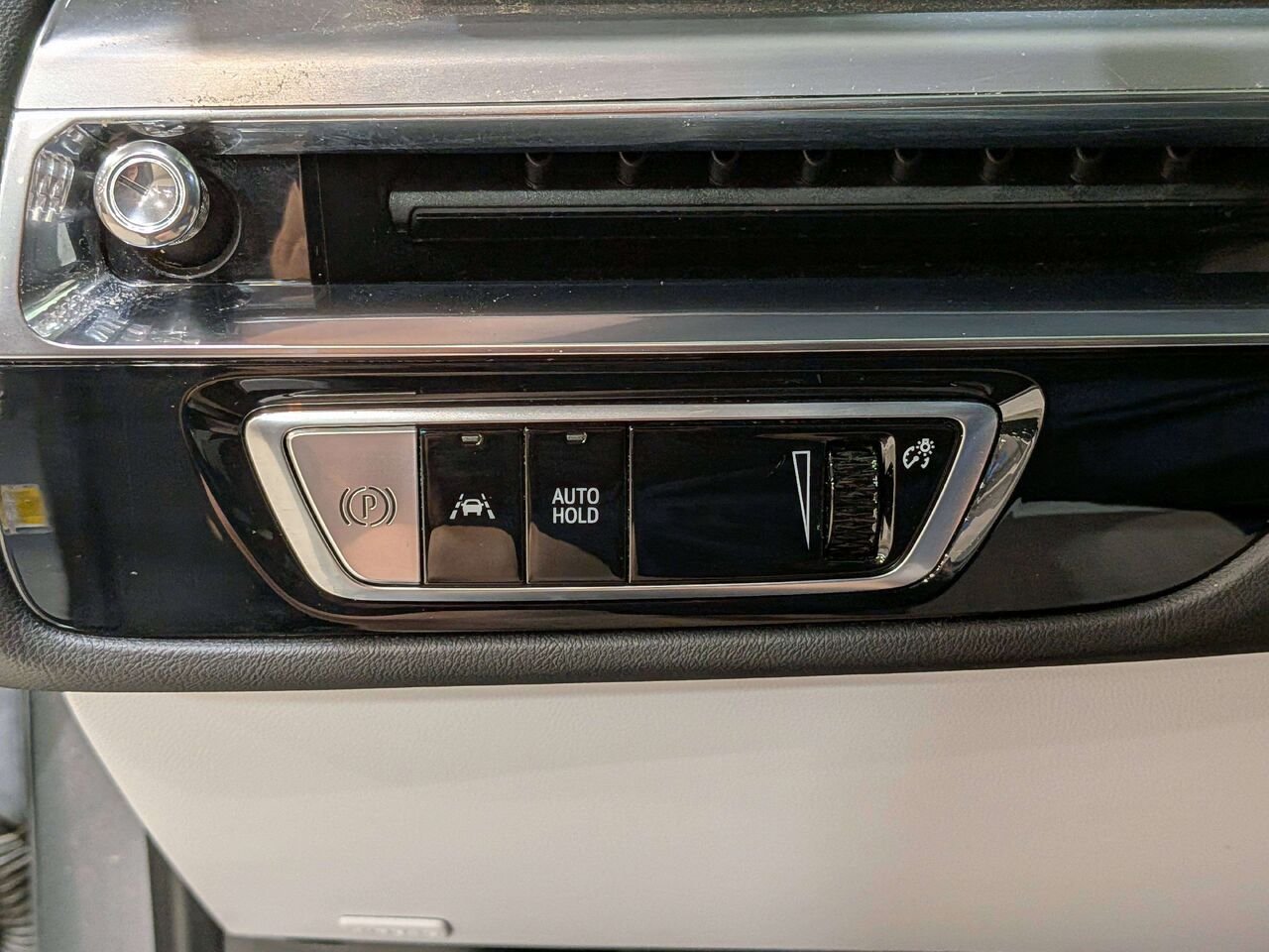 2024 Cadillac LYRIQ 4dr Luxury w/1SD Grey Val-David - photo #35