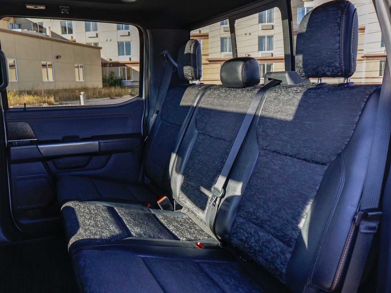 2022 Ford F-150 LARIAT 4WD SuperCrew 5.5' Box White Sherwood Park - photo #27