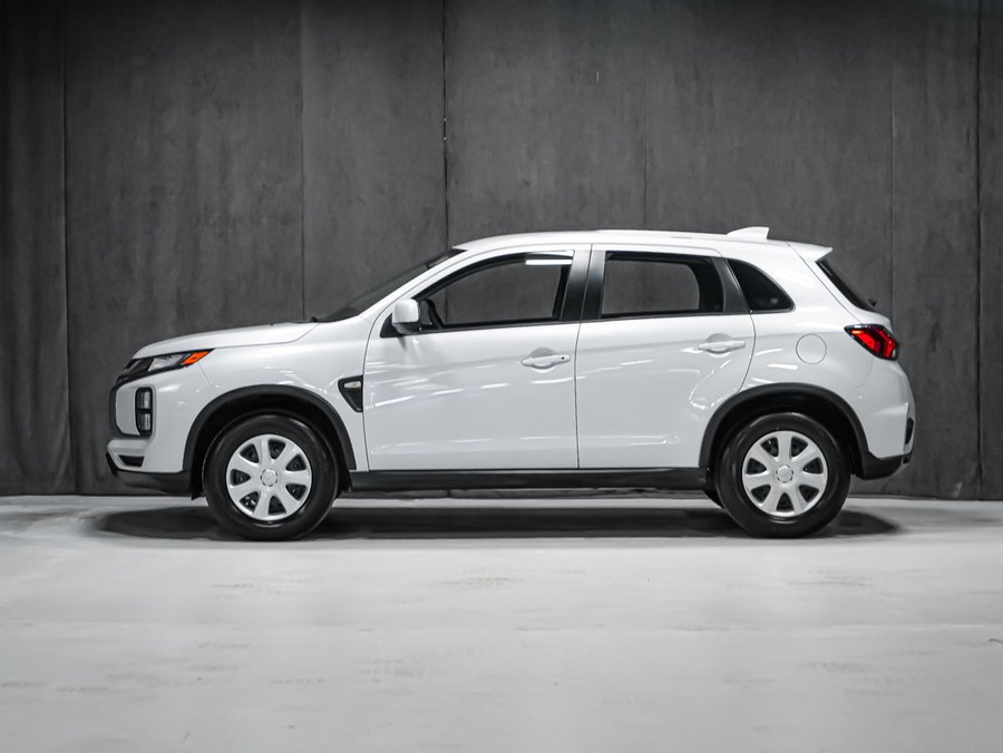 2025 Mitsubishi RVR ES White