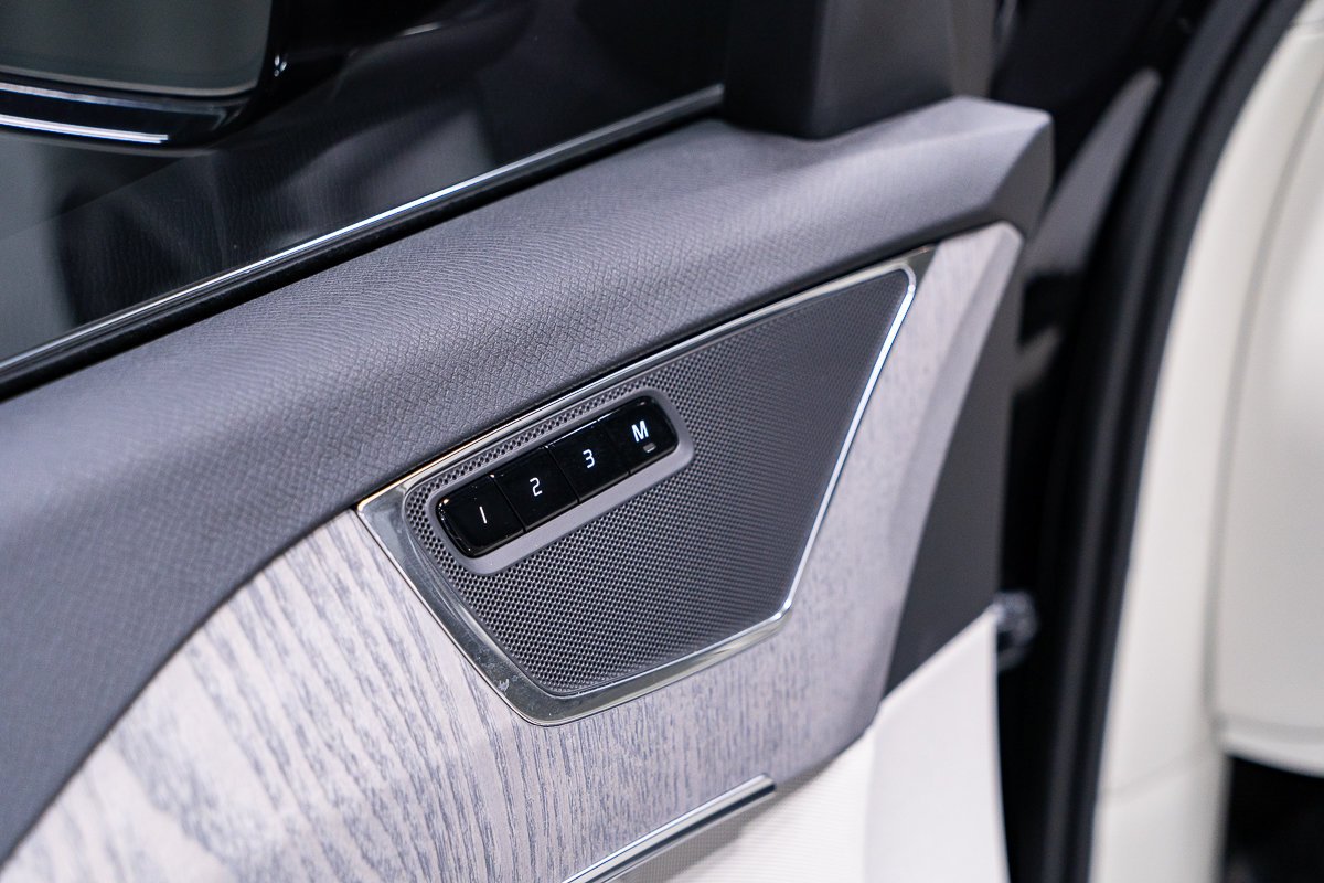 2024 Volvo XC90 Recharge T8 PLUS BRIGHT Black Montreal - photo #14