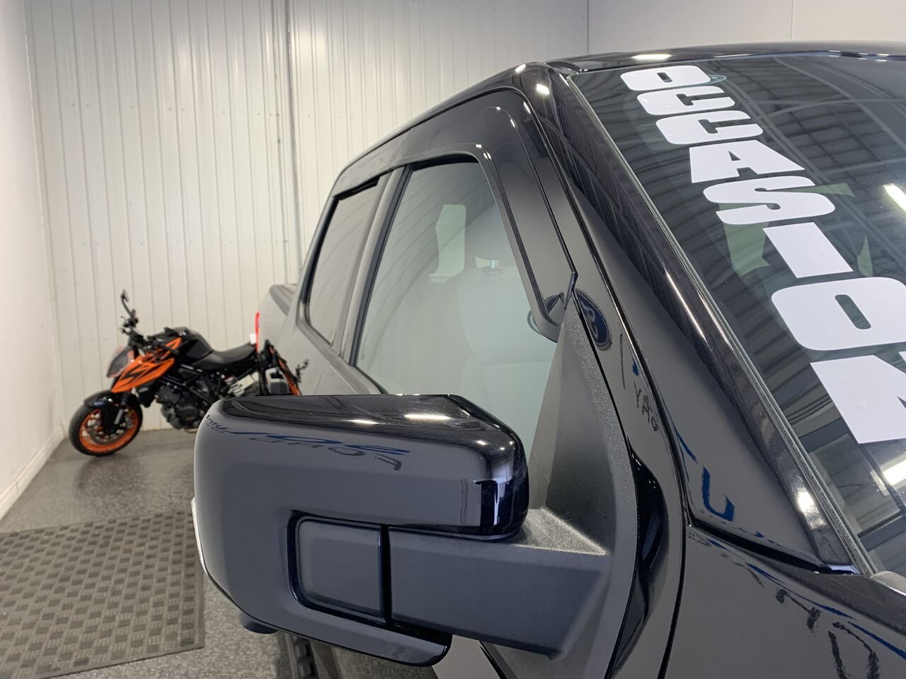 Ford F-150 Lightning LARIAT cabine SuperCrew 4RM caisse de 5,5 pi 2024 Noir Châteauguay - photo #6