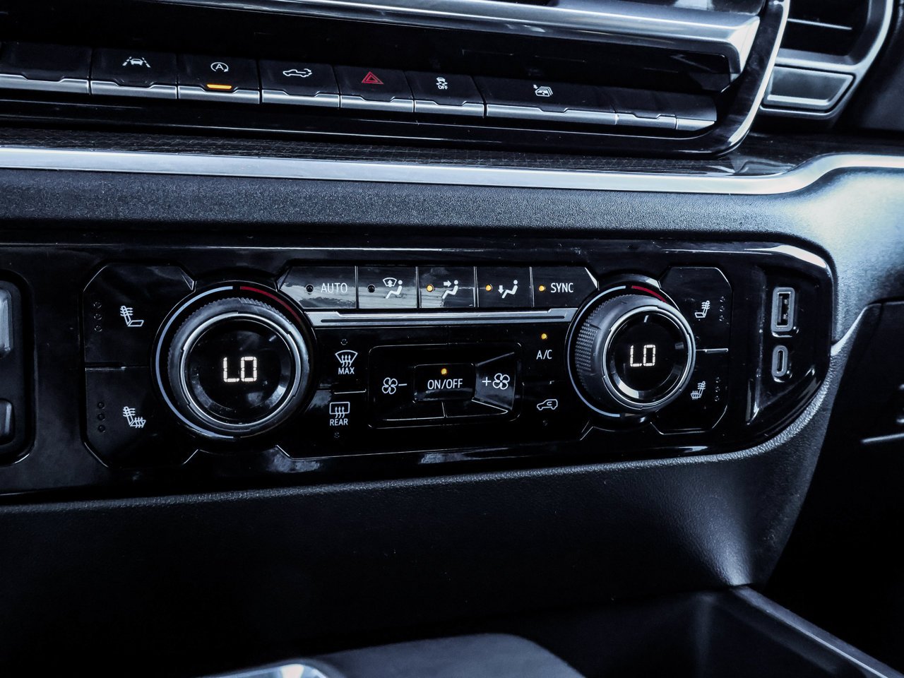 2025 Chevrolet Silverado 1500 4WD Crew Cab 147 RST Black Sherwood Park - photo #28