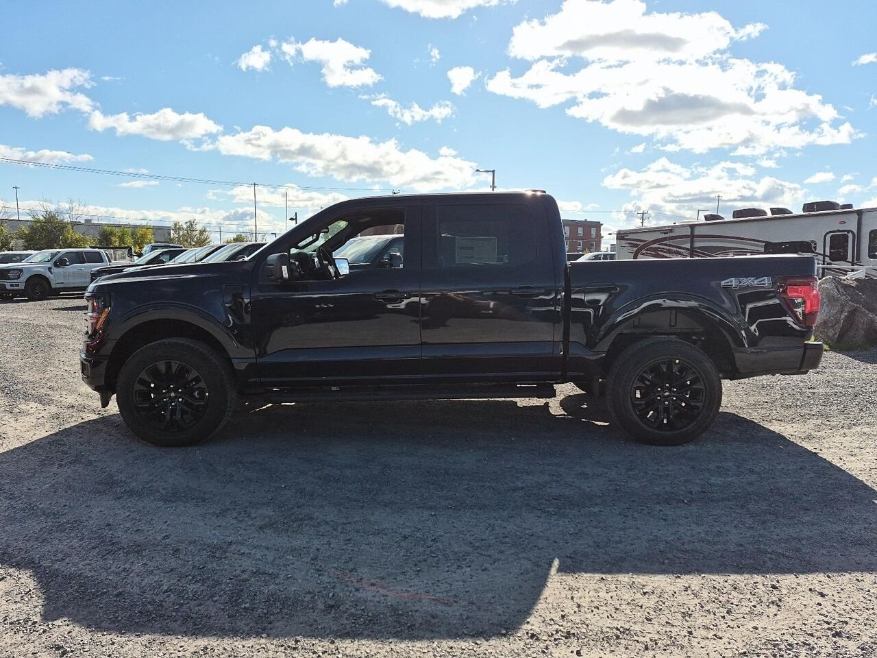 Ford F-150 2F347 | XLT cabine SuperCrew 4RM caisse de 5,5 pi 2026 Bleu antimatière métallisé Saint-Jérôme - photo #1