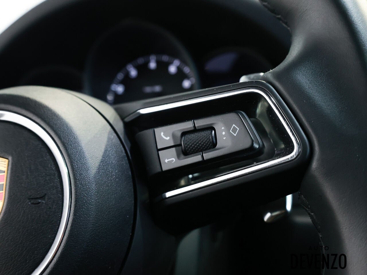 2025 Porsche Macan Blue Saint-Eustache - photo #16