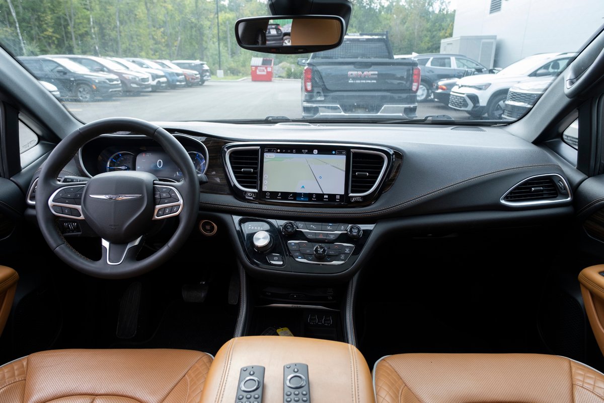 Chrysler Pacifica Hybrid 2023 Gris Gatineau - photo #28
