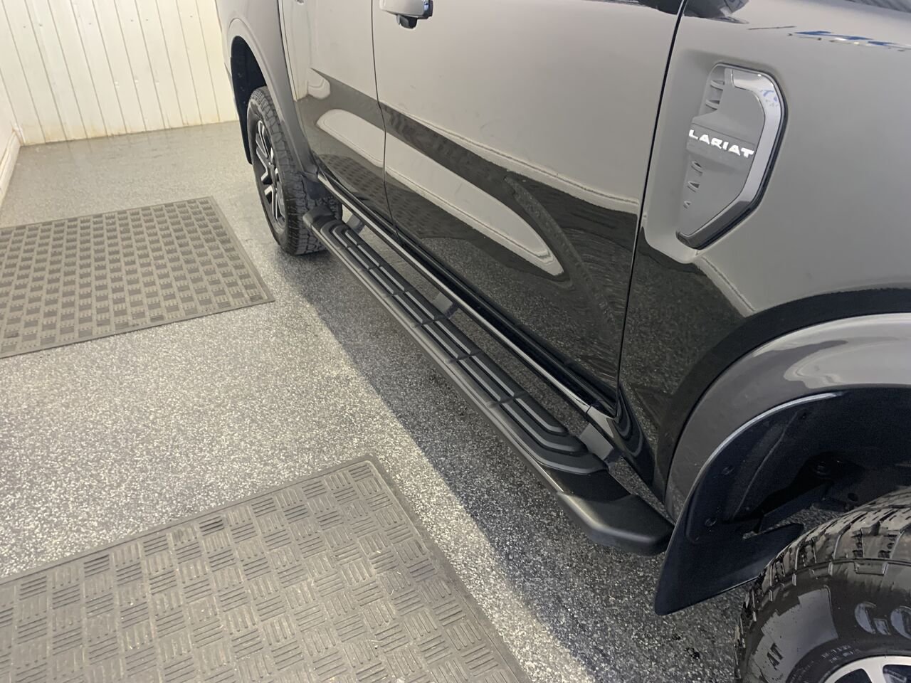 Ford RANGER LARIAT SUPERCREW 4WD LARIAT cabine SuperCrew 4RM caisse de 5 pi 2024 Noir Châteauguay - photo #5