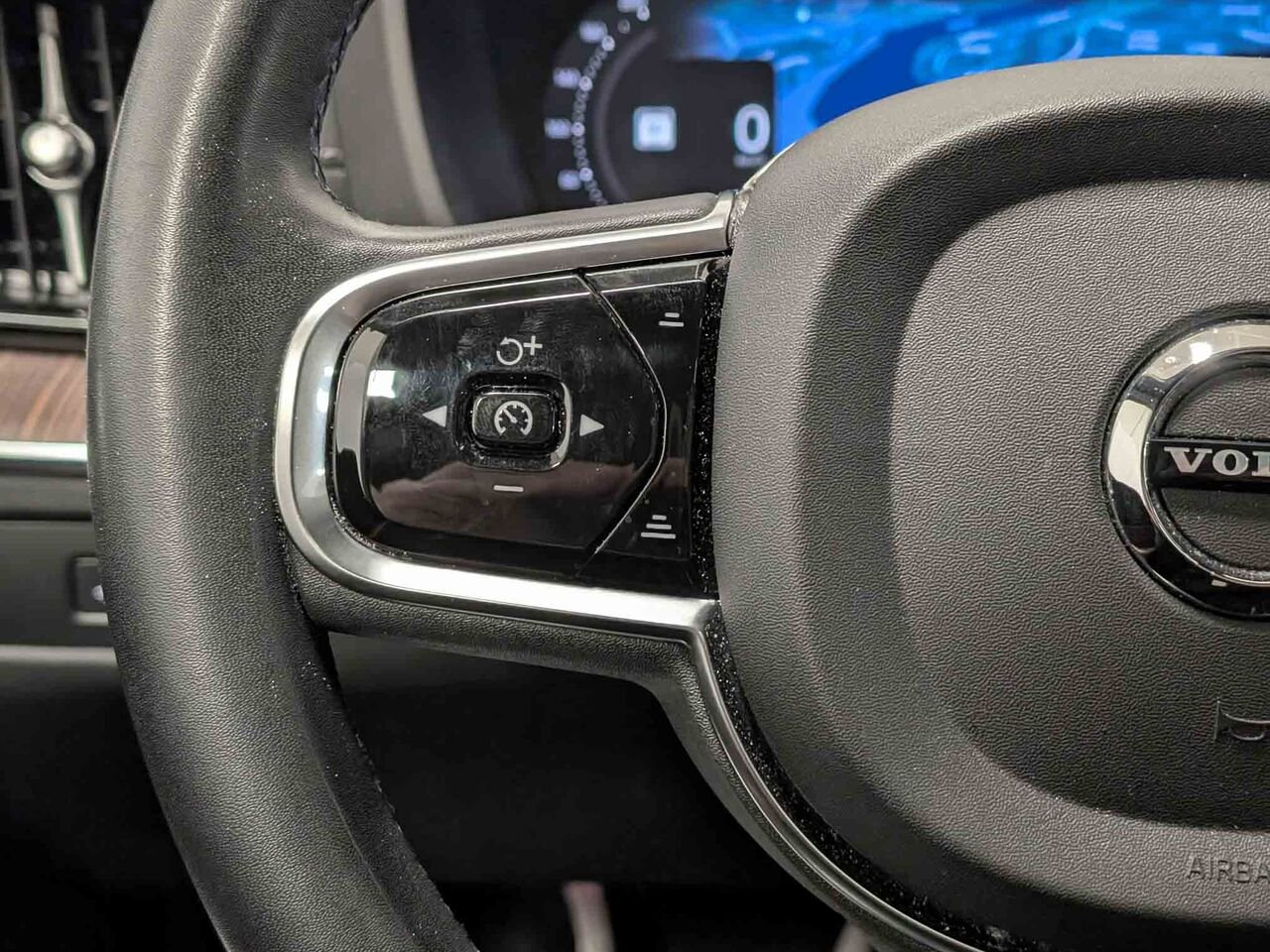 2023 VOLVO XC60 Ultimate Bright Theme AWD Toit Pano Sièges Chauffants Grey Sherbrooke - photo #20