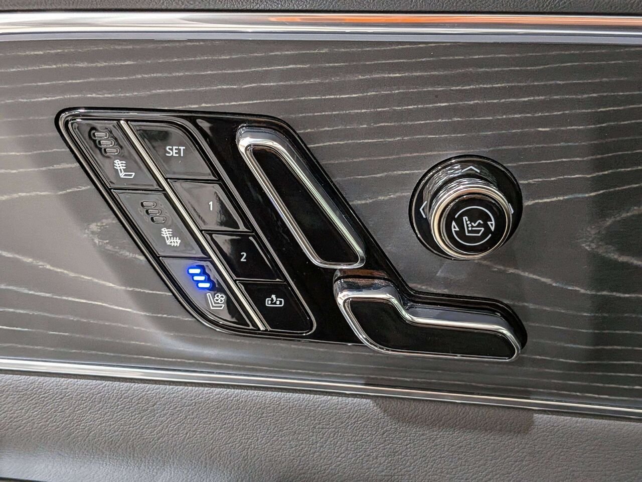 2024 Cadillac LYRIQ 4dr Sport w/1SJ White Mirabel - photo #33