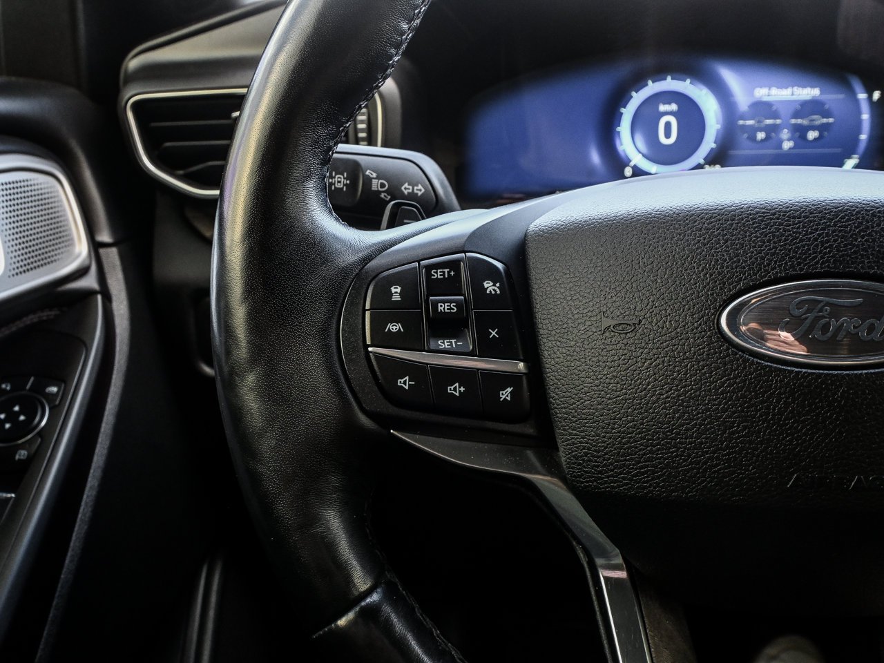 2020 Ford Explorer Platinum 4WD Blue Sherwood Park - photo #22