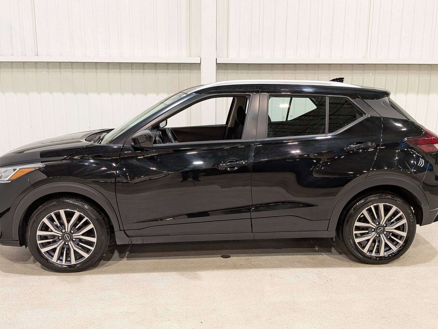 2025 Nissan Kicks Play SV FWD Black