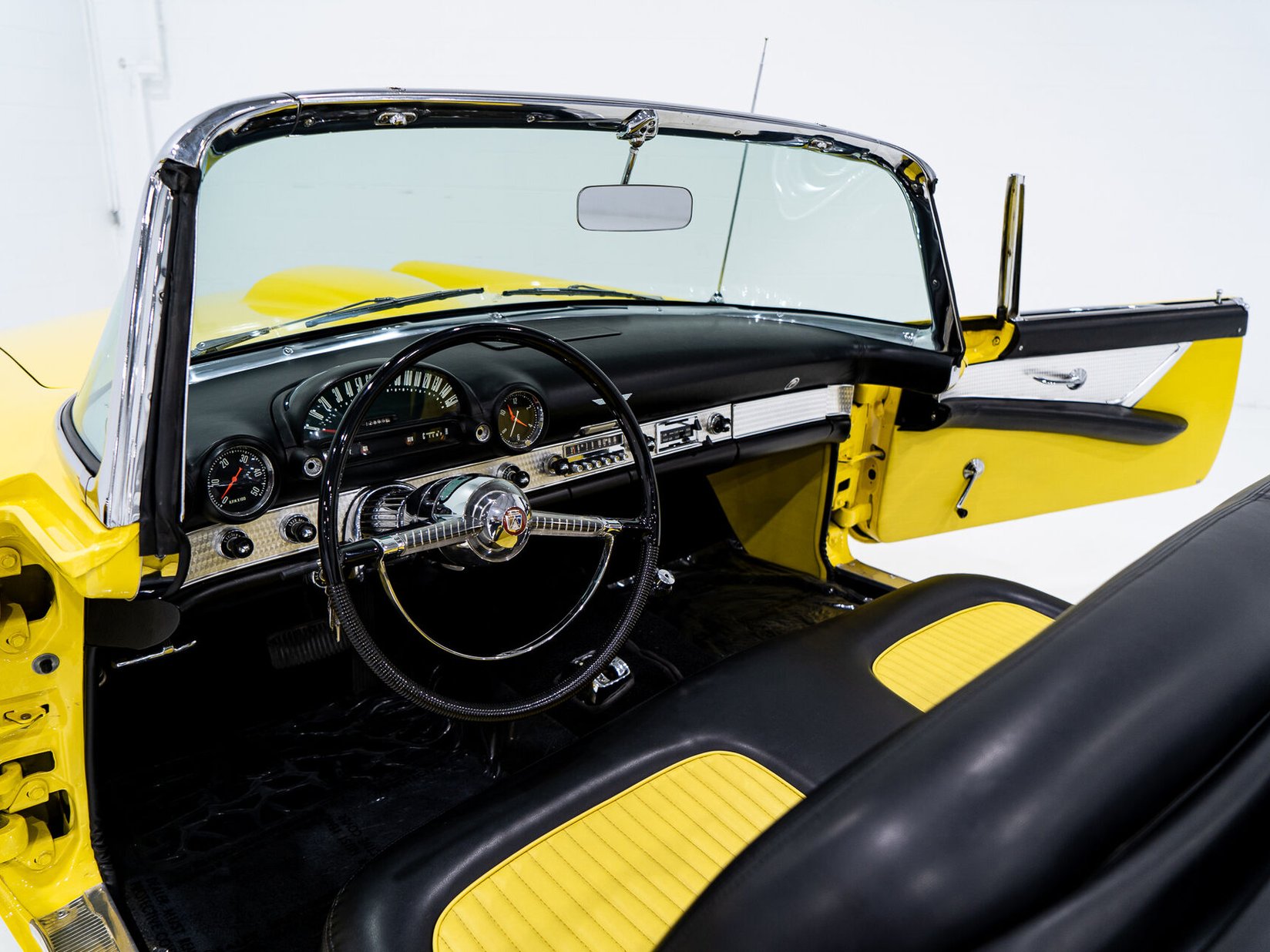 Ford Thunderbird **PRICE IN USD** Fully restored 1955 Montréal - photo #10